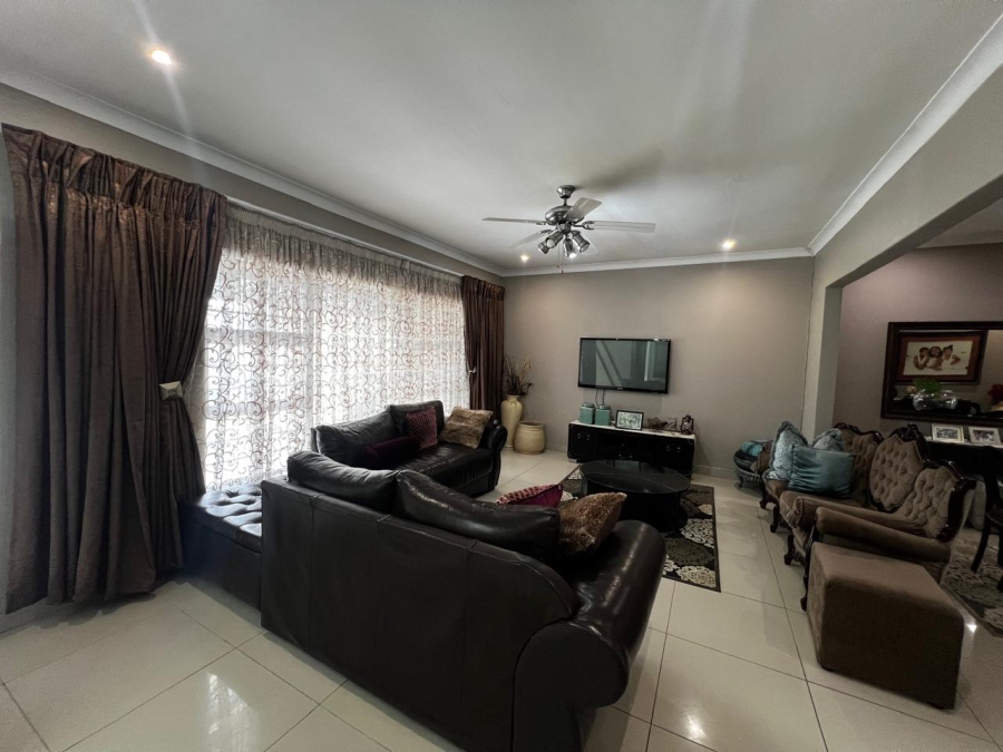 8 Bedroom Property for Sale in Abbotsford Eastern Cape